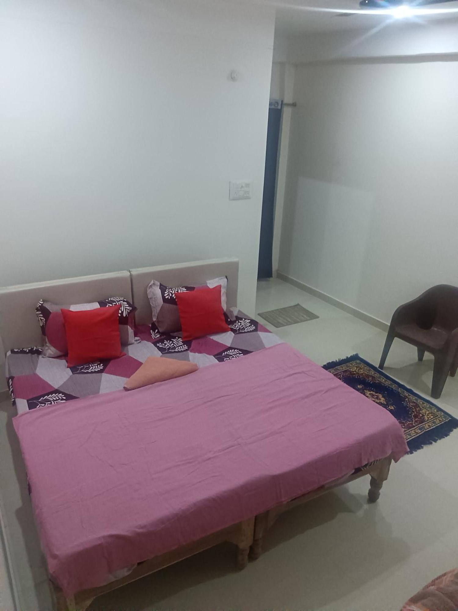 Kedar Guest House Ayodhya מראה חיצוני תמונה